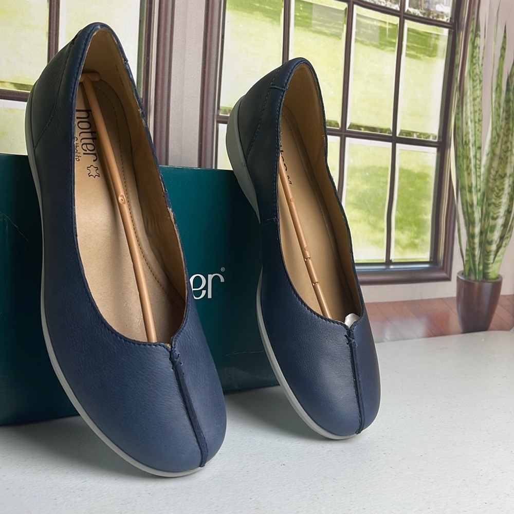 Robyn Shoes with a removable leather footbed